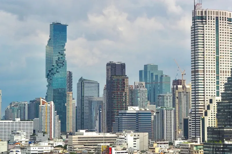 Панорамный вид на высотный небоскреб King Power Mahanakhon в Бангкоке